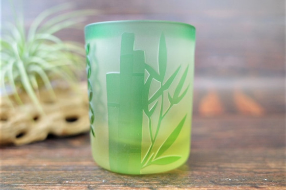 竹と七宝文様 緑のショットグラス（ぐい呑み・おちょこ） 3枚目の画像