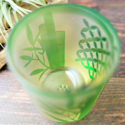 竹と七宝文様 緑のショットグラス（ぐい呑み・おちょこ） 5枚目の画像