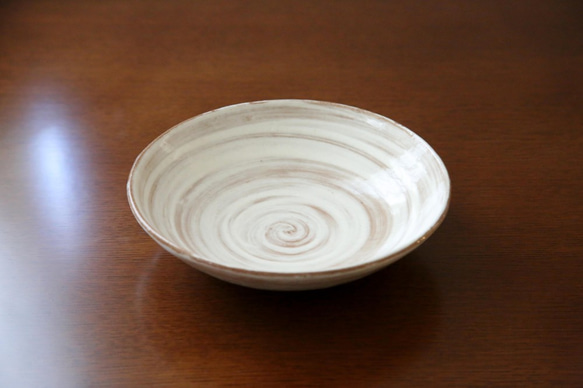 青木亮　花器　刷毛目　粉引き 粉引 刷毛目模様の平鉢 お椀・ボウル・鉢 TSUCHI-HANAKI 通販 10355170
