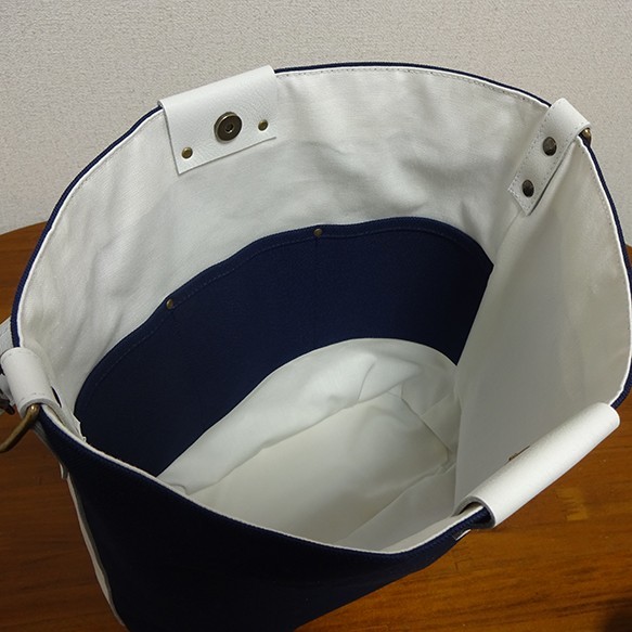 帆布の楕円底ショルダーバッグ（紺色×白革）2WAY　ハンドル付き☆受注製作☆ 3枚目の画像