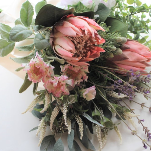 プロテアとニゲラのナチュラルブーケ