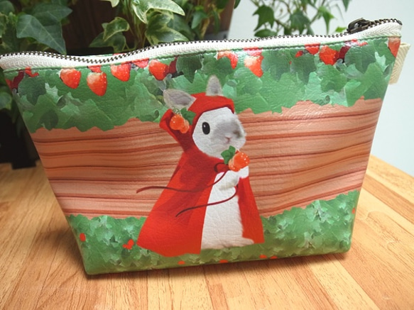 三角袋的兔子圖案（小紅帽草莓） 第2張的照片