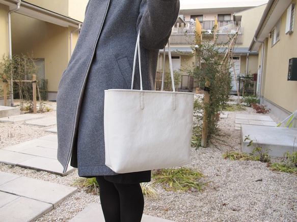 hand stitch + white leather tote bag 3枚目の画像