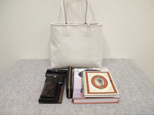 hand stitch + white leather tote bag 5枚目の画像