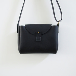 hand stitch + black leather shoulder bag 1枚目の画像