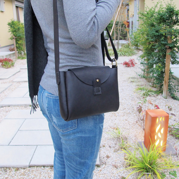 hand stitch + black leather shoulder bag 3枚目の画像