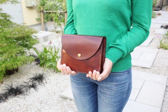 hand stitch + antique brown leather square clutch bag 2枚目の画像