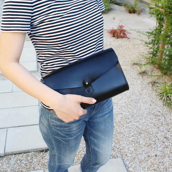 hand stitch + black leather clutch bag 2枚目の画像