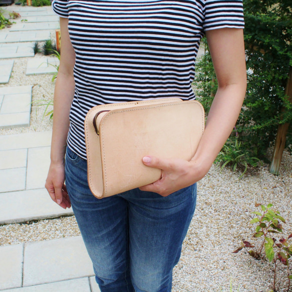 hand stitch + natural leather zip clutch bag 3枚目の画像