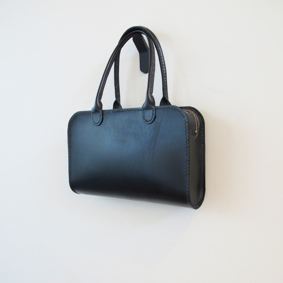 hand stitch +black leather zip hand bag 1枚目の画像