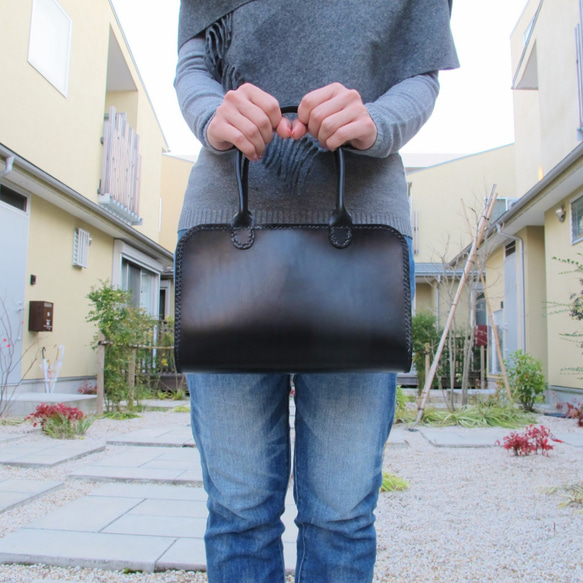 hand stitch +black leather zip hand bag 2枚目の画像