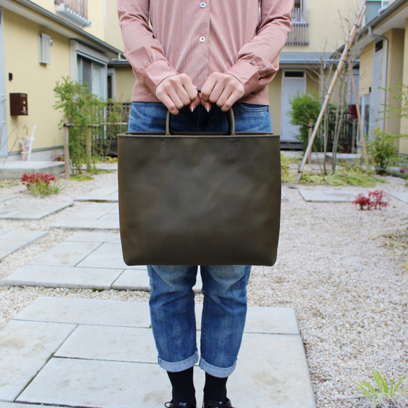 hand stitch + dark moss green leather tote bag 2枚目の画像