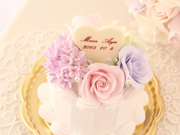 ハッピーライラックと薔薇のケーキ型リングピロー 2枚目の画像