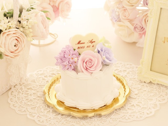 ハッピーライラックと薔薇のケーキ型リングピロー 3枚目の画像