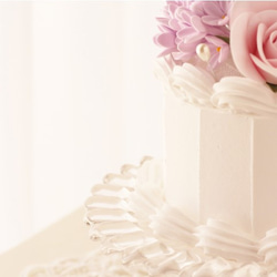 ハッピーライラックと薔薇のケーキ型リングピロー 4枚目の画像