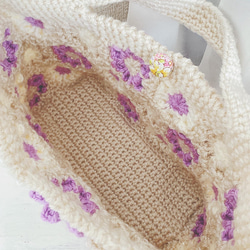 【新色！】お花モチーフの手編みスクエアバッグ ライトパープル 3枚目の画像