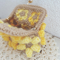 毛糸で編んだお花モチーフのがま口 送料無料 4枚目の画像