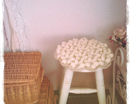 お花モチーフ 手編みのミニ円座 オフホワイト クッション・クッション