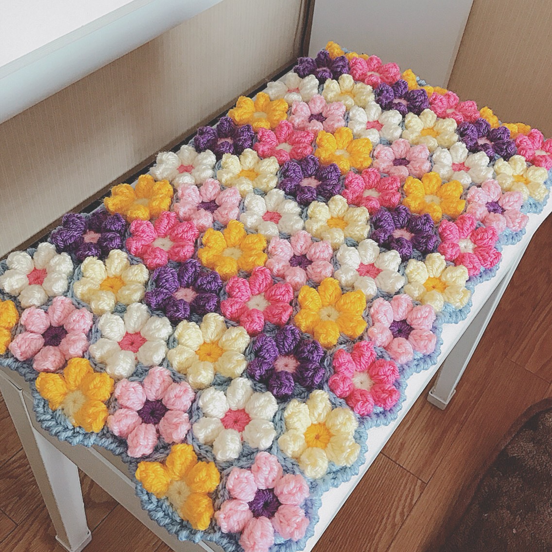 【受注製作】ピアノ椅子用の角座 お花モチーフ