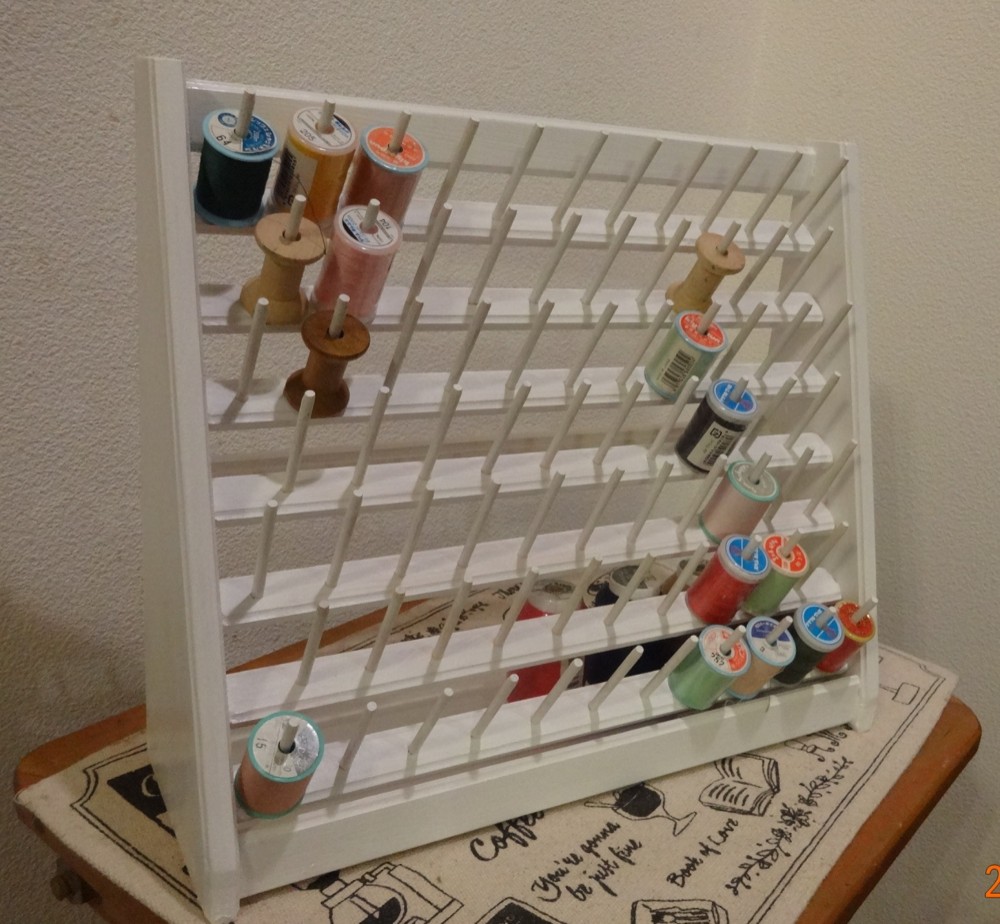 ホワイトの糸立てスタンド（据え置き専用）　7段タイプ