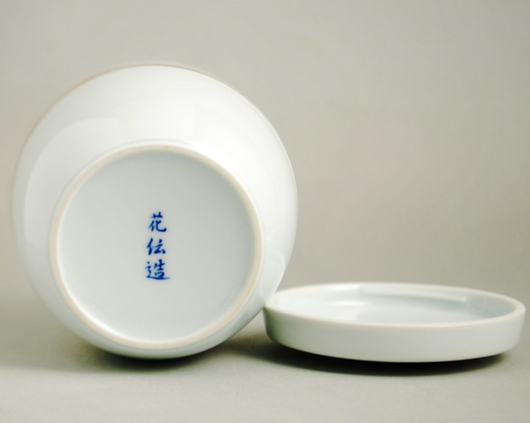白磁彫金彩棗形寿壷（小） 3枚目の画像