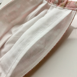 くすみピンク花柄ローン生地のマスク フィルターポケット付き 7枚目の画像