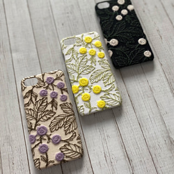 刺繡花朵 iPhone 手機殼 第1張的照片