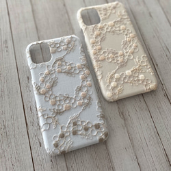 刺繍のフラワーリース  iPhoneケース 1枚目の画像