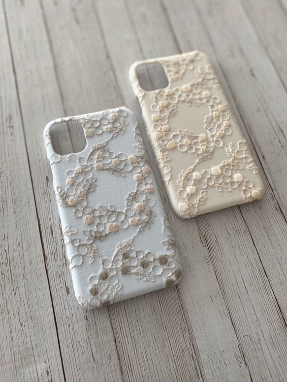 刺繍のフラワーリース  iPhoneケース 1枚目の画像