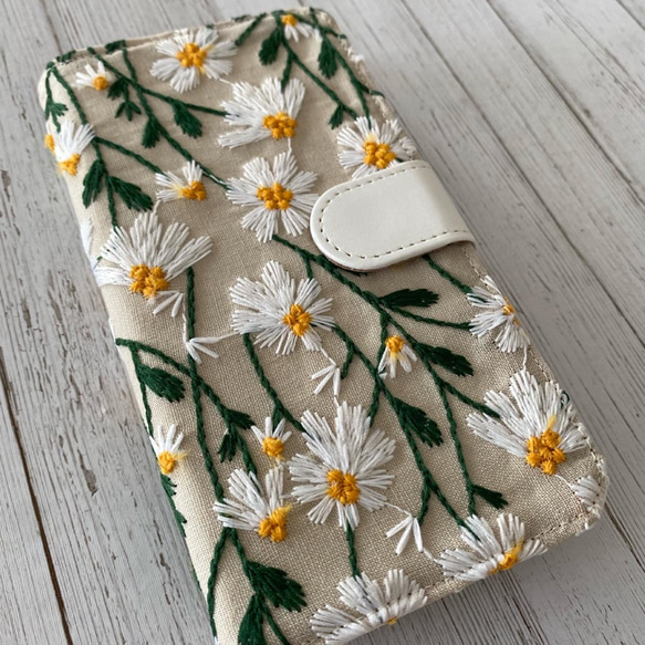 手帳型　刺繍の風にそよぐフラワー iPhoneケース 2枚目の画像