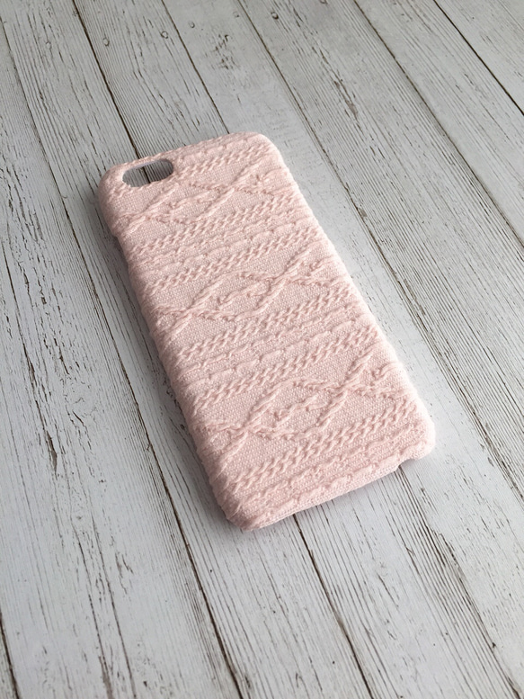春天的顏色淺粉紅色♡阿蘭圖案風格的針織iPhone保護殼 第1張的照片
