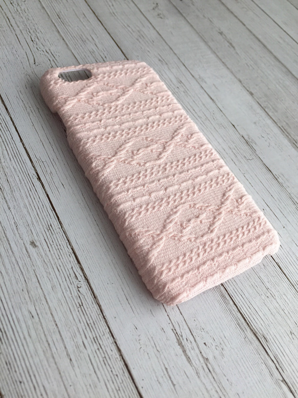 春天的顏色淺粉紅色♡阿蘭圖案風格的針織iPhone保護殼 第3張的照片