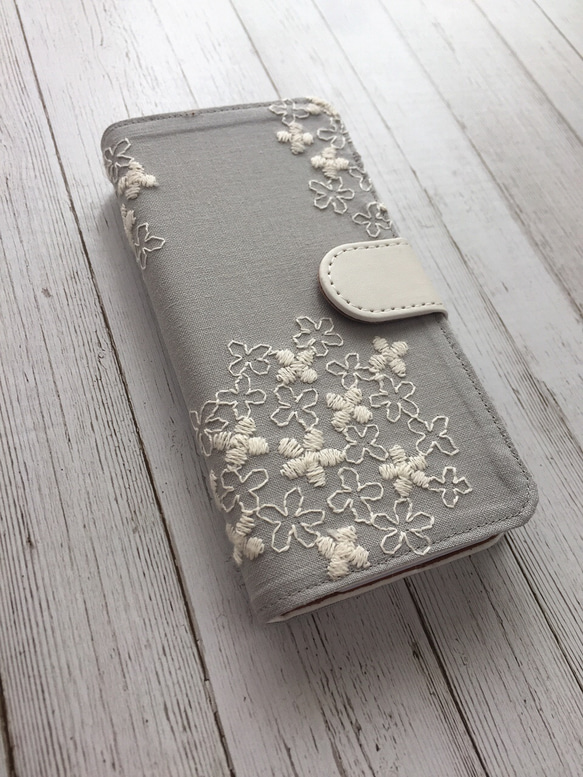 手帳型 刺繍の紫陽花 iPhoneケース 1枚目の画像