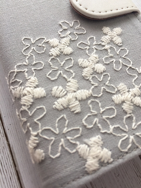 手帳型 刺繍の紫陽花 iPhoneケース 3枚目の画像