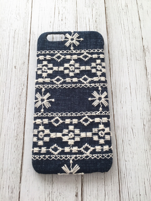 靛藍刺繡蕾絲深藍色iPhone手機殼 第2張的照片