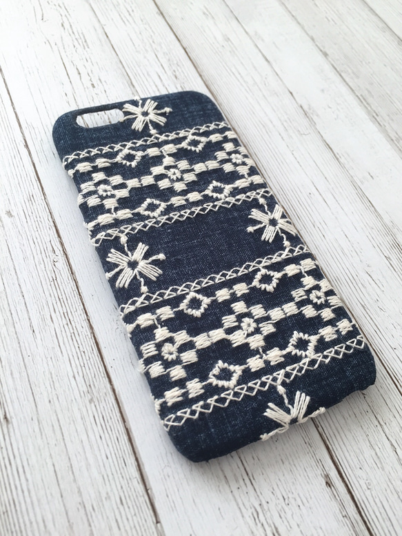 靛藍刺繡蕾絲深藍色iPhone手機殼 第3張的照片