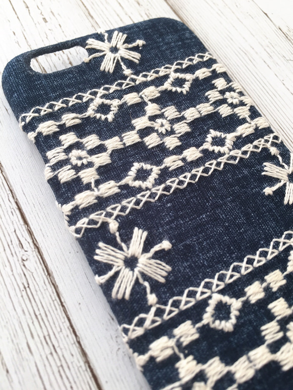 靛藍刺繡蕾絲深藍色iPhone手機殼 第4張的照片