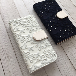 淡藍色只再次上架 ♡ 筆記本型樹刺繡蕾絲 iPhone 手機殼 第1張的照片