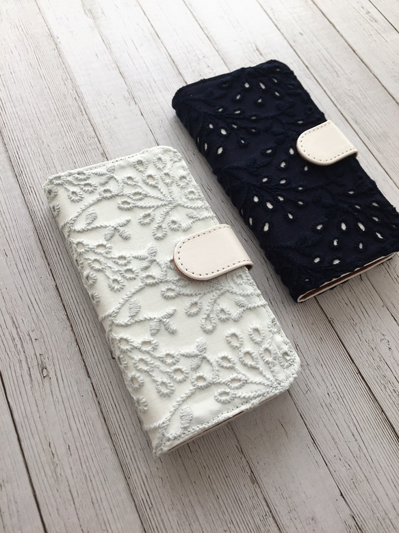 淡藍色只再次上架 ♡ 筆記本型樹刺繡蕾絲 iPhone 手機殼 第1張的照片