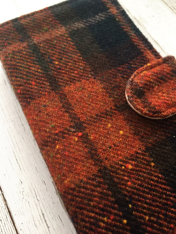 筆記本型冬季色格紋iPhone手機殼 第4張的照片