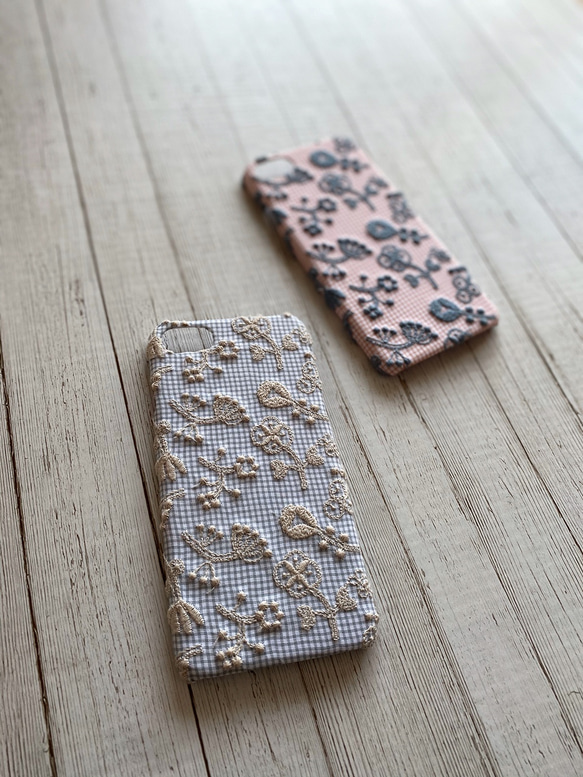 野花和方格布紋iPhone手機殼 第3張的照片