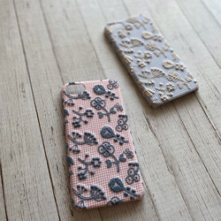 野花和方格布紋iPhone手機殼 第4張的照片