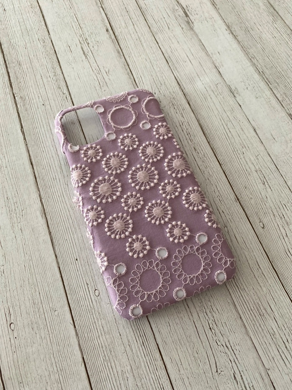 新增顏色♡柔和的圓形圖案蕾絲iPhone手機殼 第1張的照片