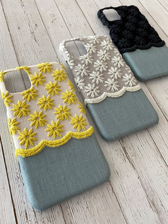 刺繍の小さなカモミール iPhoneケース 1枚目の画像