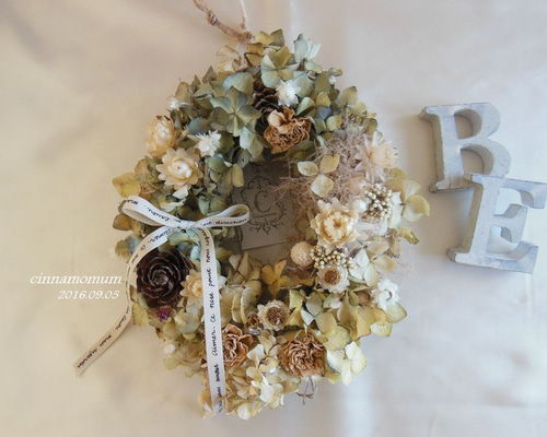 シックな大人カラーのオーバルリース(ドライフラワー) リース