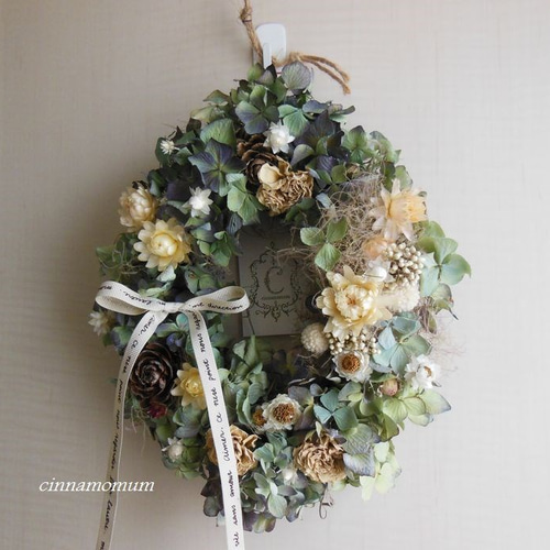 シックな大人カラーのオーバルリース(ドライフラワー) リース