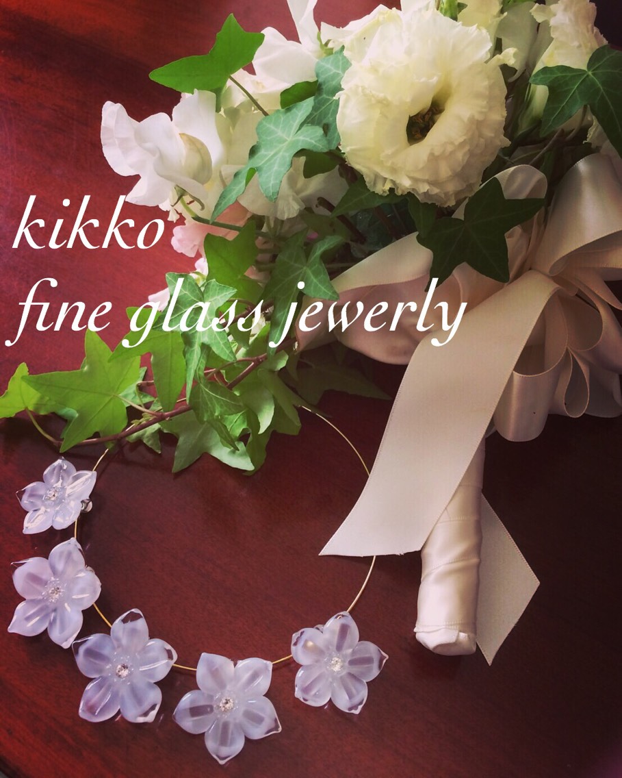 WHITE FLOWERS necklace