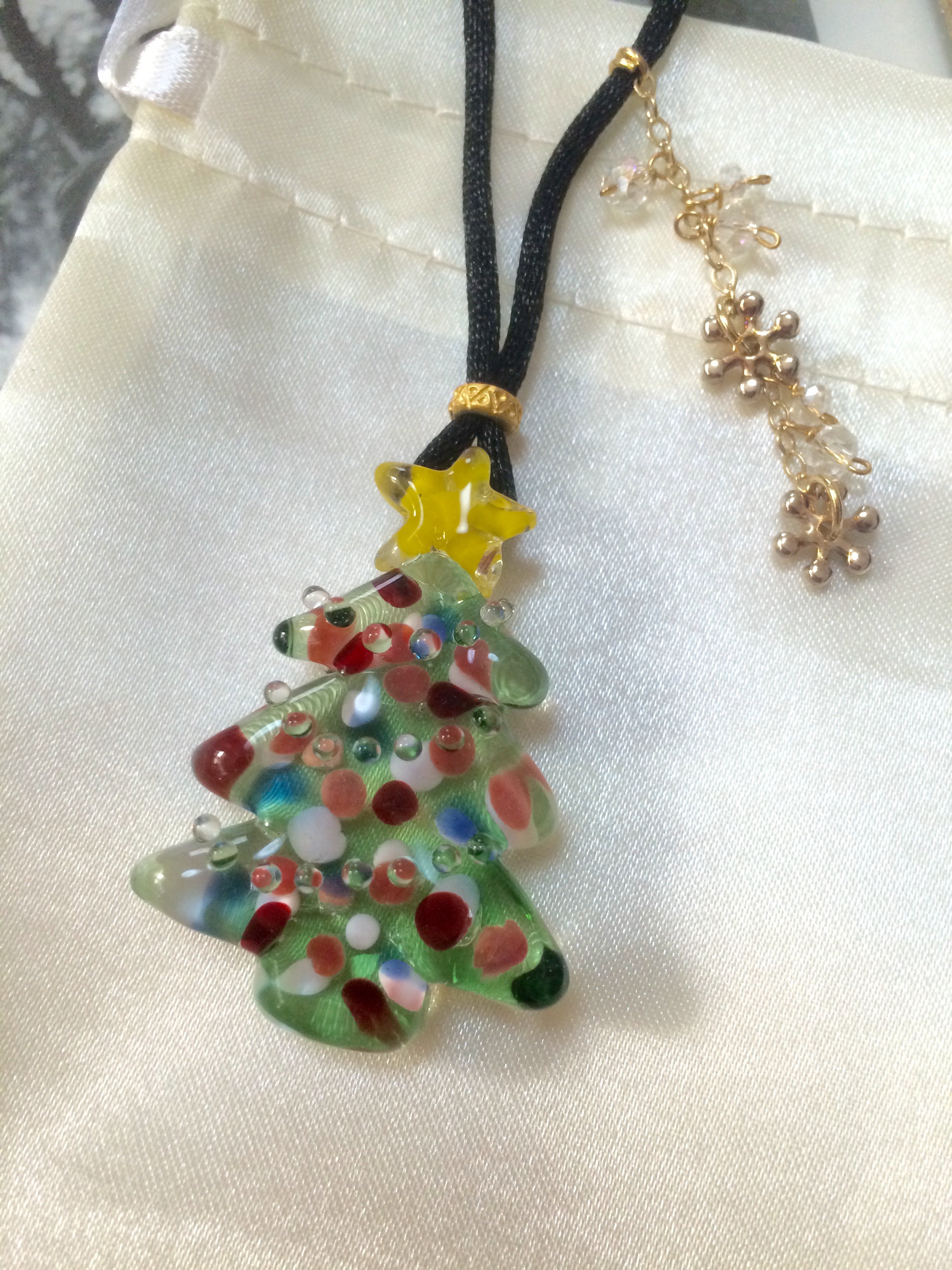 ガラスのクリスマスツリーペンダント