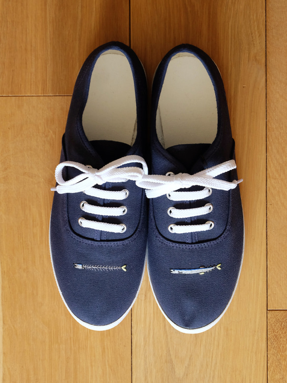 Sanma 刺繡運動鞋（海軍藍/女款） 第1張的照片
