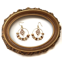 hoop × beads earrings（brown） 3枚目の画像